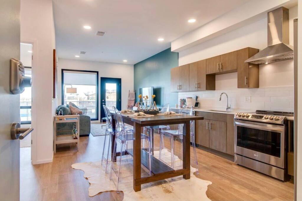 Stylish Downtown Condo W/ Pool & Parking Nashville Zewnętrze zdjęcie