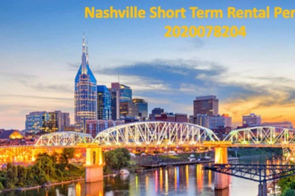 Stylish Downtown Condo W/ Pool & Parking Nashville Zewnętrze zdjęcie
